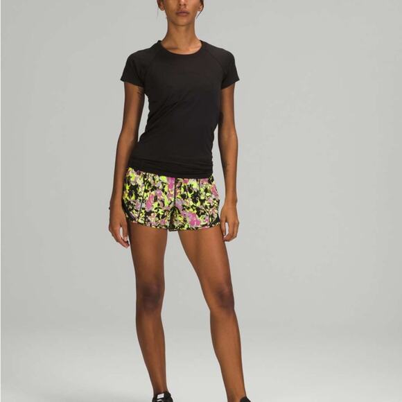 Lululemon Hotty Hot High-Rise Lined Short 2.5" Inflected Highlight Yellow Blk 6 - Picture 3 of 11